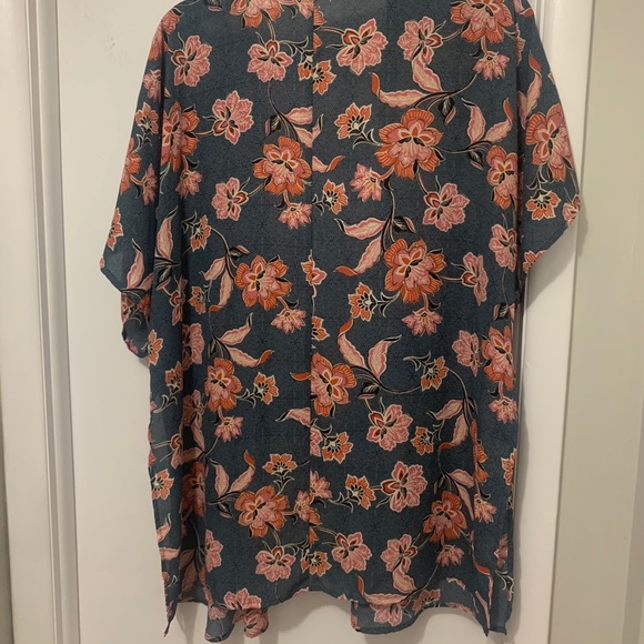 SOLD Floral print kimono - Picture 3 of 3
